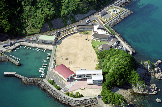 佐伯市（旧上浦町）立東雲小学校